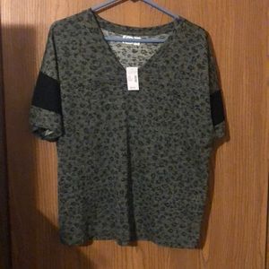 NWT Maurices 24/7 Leopard VNeck T-shirt